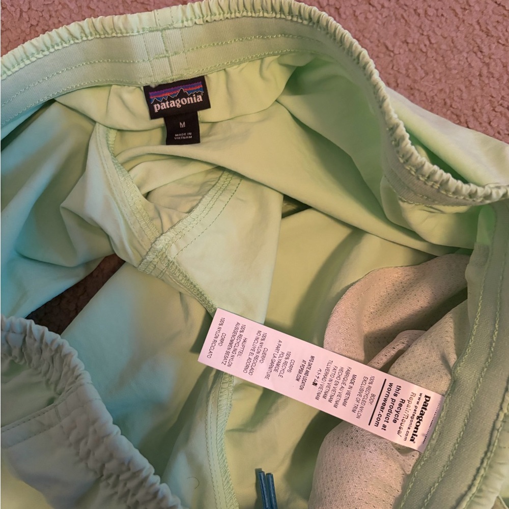 NWOT Patagonia Baggies Green Active Shorts - Picture 2 of 3